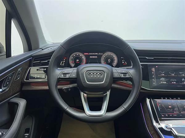 奥迪Q7 2023款 55 TFSI quattro S line运动型