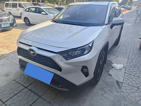 RAV4荣放 2022款 双擎 2.5L E-CVT四驱精英Plus版