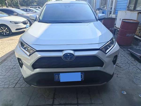 RAV4荣放 2022款 双擎 2.5L E-CVT四驱精英Plus版