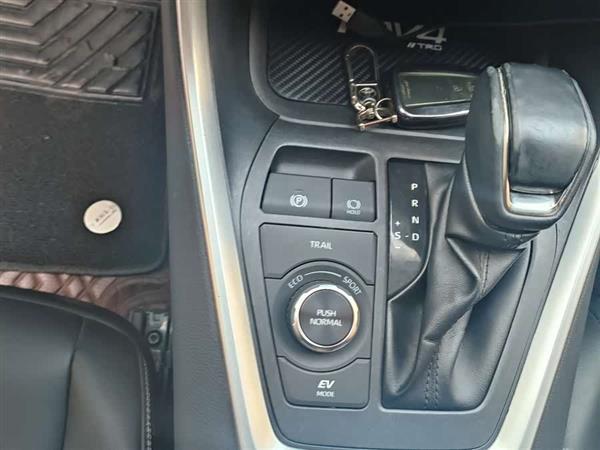 RAV4荣放 2022款 双擎 2.5L E-CVT四驱精英Plus版