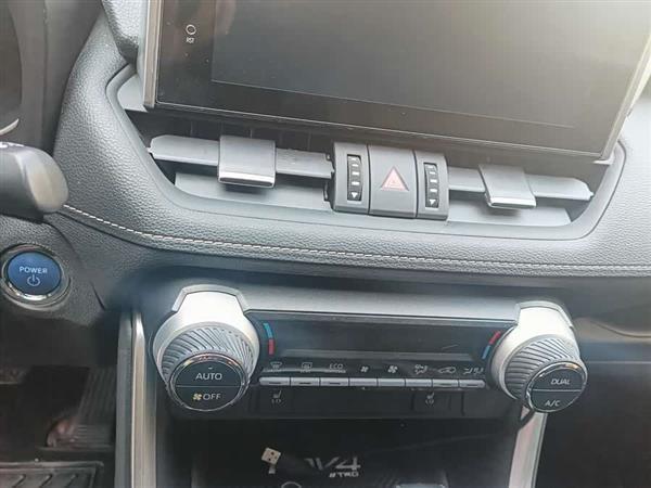 RAV4荣放 2022款 双擎 2.5L E-CVT四驱精英Plus版