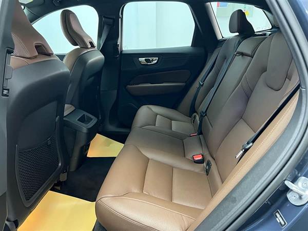 沃尔沃XC60 2024款 B5 四驱智远豪华版