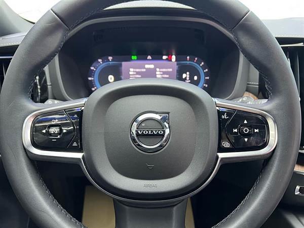 沃尔沃XC60 2024款 B5 四驱智远豪华版