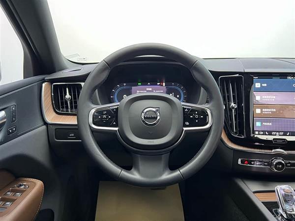 沃尔沃XC60 2024款 B5 四驱智远豪华版