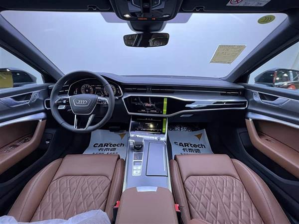 奥迪A6L 2025款 改款 45 TFSI 臻选动感型
