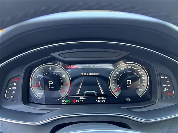 奥迪A6L 2025款 改款 45 TFSI 臻选动感型