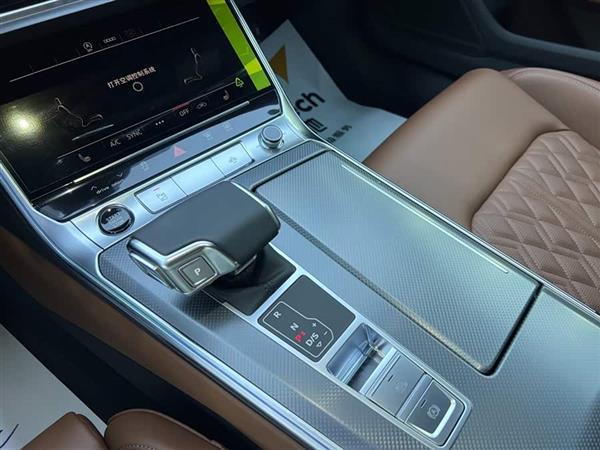 奥迪A6L 2025款 改款 45 TFSI 臻选动感型