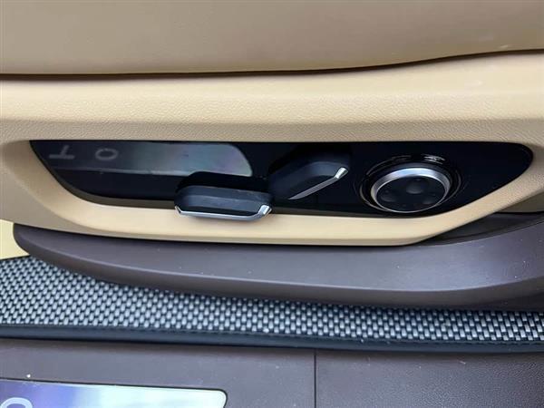 问界M9 2024款 增程 Ultra版 52kWh 5座版