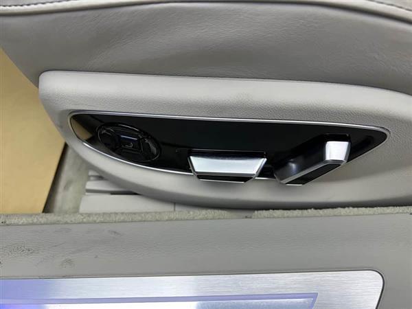 奥迪A8 2023款 A8L 55 TFSI quattro 旗舰型
