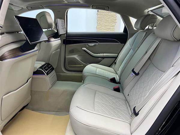 奥迪A8 2023款 A8L 55 TFSI quattro 旗舰型