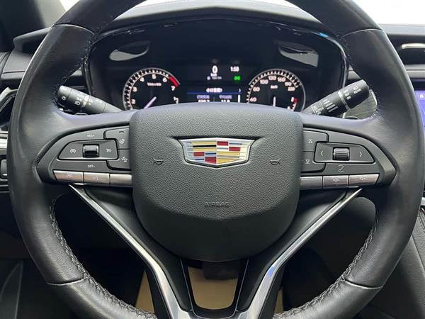 凯迪拉克XT6 2022款 2.0T 六座四驱豪华型