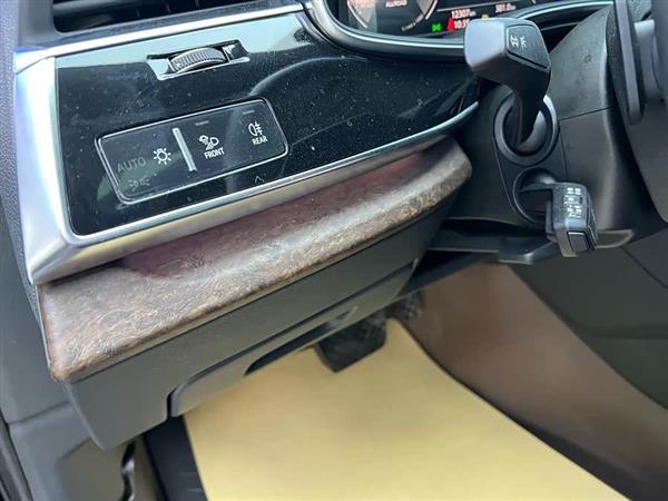 奥迪Q7 2023款 45 TFSI quattro S line运动型
