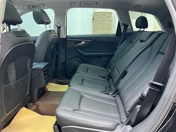 奥迪Q7 2023款 45 TFSI quattro S line运动型