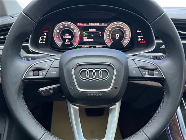 奥迪Q7 2023款 45 TFSI quattro S line运动型