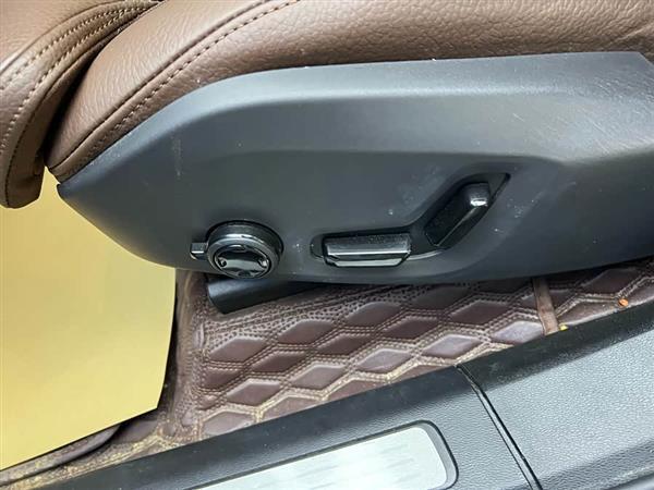 沃尔沃XC60 2025款 B5 四驱智远豪华版