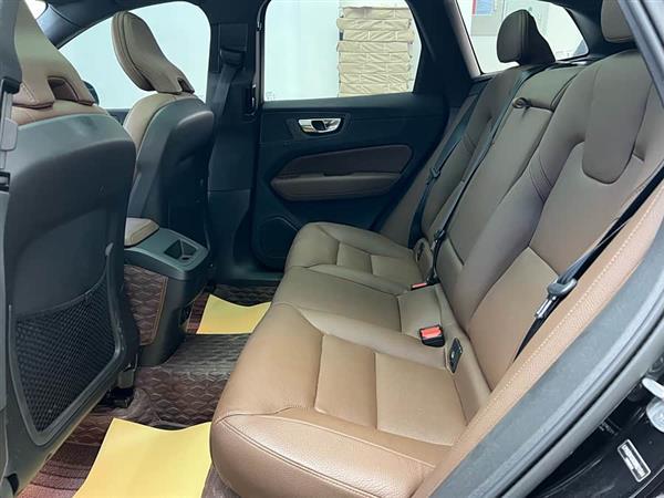 沃尔沃XC60 2025款 B5 四驱智远豪华版