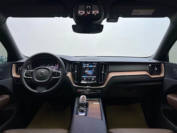 沃尔沃XC60 2025款 B5 四驱智远豪华版