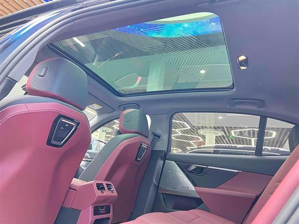 宝马i5 2025款 eDrive 40L M运动套装