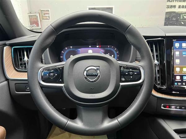 沃尔沃XC60 2023款 B5 四驱智远豪华版