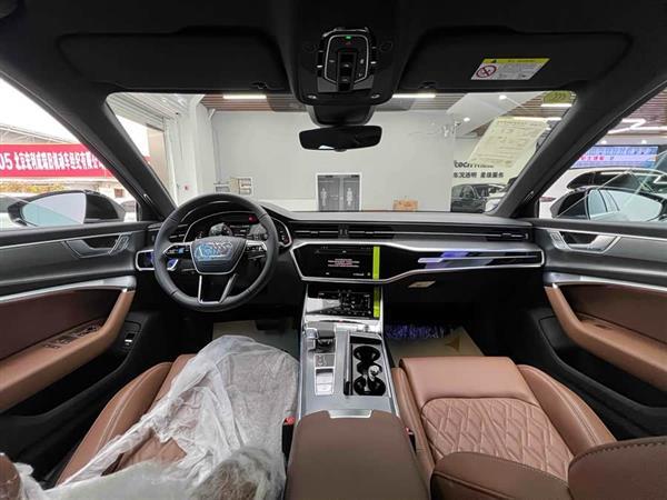 奥迪A6L 2025款 改款 45 TFSI 臻选动感型