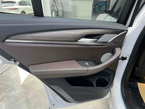 宝马X3 2023款 改款 xDrive30i 领先型 M曜夜套装