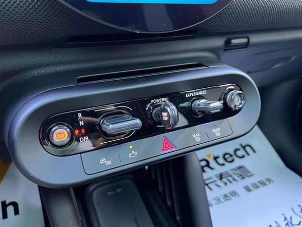 电动MINI COOPER 2024款 452km COOPER SE 赛车手