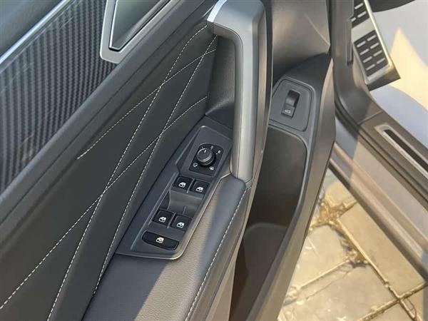 途观L 2022款 380TSI 自动四驱R-Line越享版7座