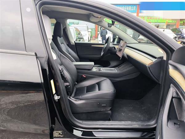 Model Y 2022款 改款 长续航全轮驱动版