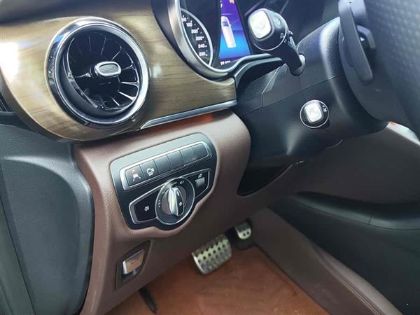 奔驰V级 2022款 V 260 L 长轴距豪华版