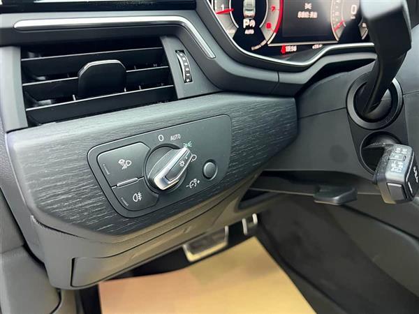 奥迪A4L 2024款 40 TFSI 豪华动感型