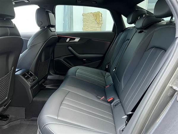 奥迪A4L 2024款 40 TFSI 豪华动感型