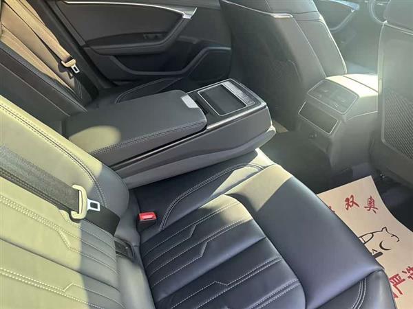 奥迪A6L 2021款 45 TFSI quattro 臻选动感型