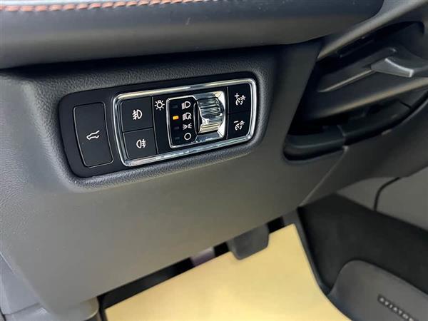 飞行家 2023款 3.0T V6 四驱尊享巡航版 六座