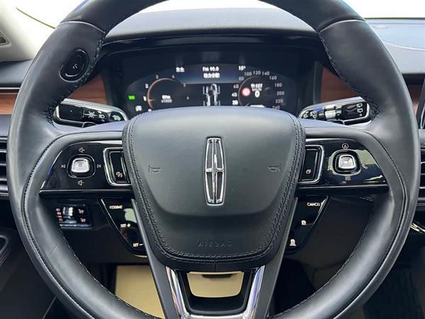 飞行家 2023款 3.0T V6 四驱尊享巡航版 六座