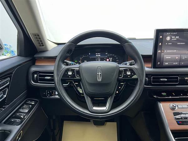 飞行家 2023款 3.0T V6 四驱尊享巡航版 六座