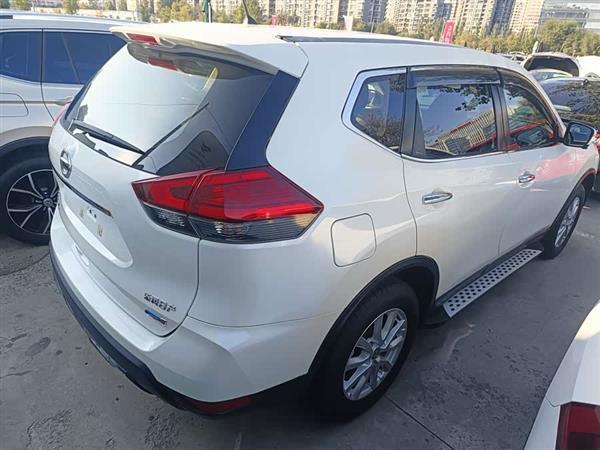 奇骏 2017款 2.0L CVT舒适版 2WD
