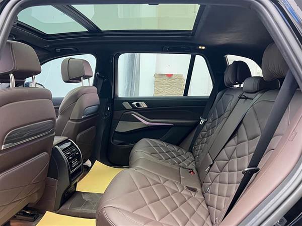 宝马X5 2022款 改款 xDrive 40Li M运动套装