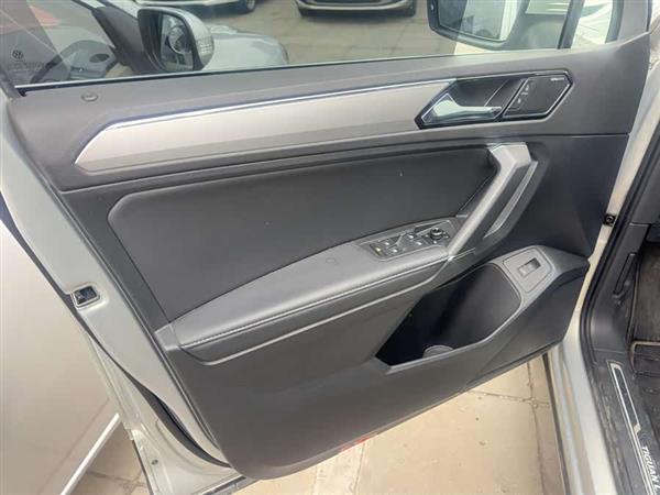 途观L 2018款 改款 380TSI 自动四驱尊崇旗舰版