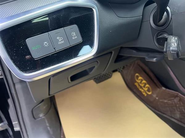 奥迪A6L 2021款 40 TFSI 豪华动感型