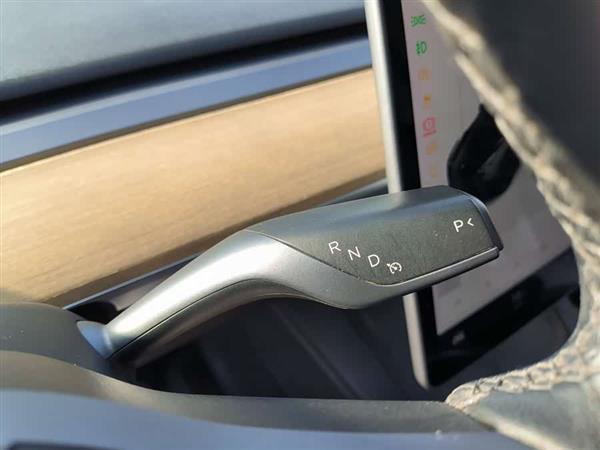 Model Y 2021款 标准续航后驱版