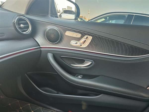 奔驰E级 2016款 E 300 L 运动豪华型