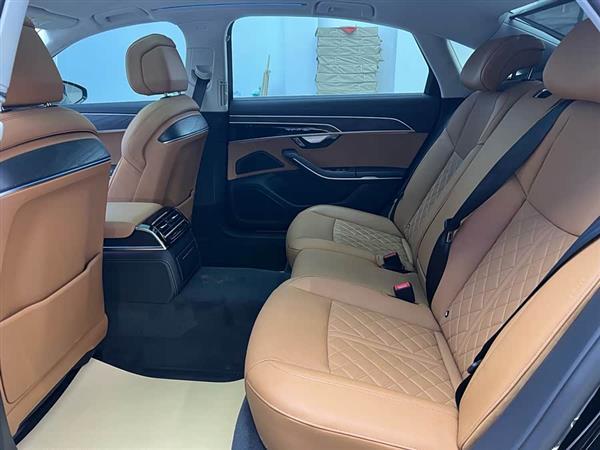 奥迪A8 2024款 A8L 50 TFSI quattro 臻选型