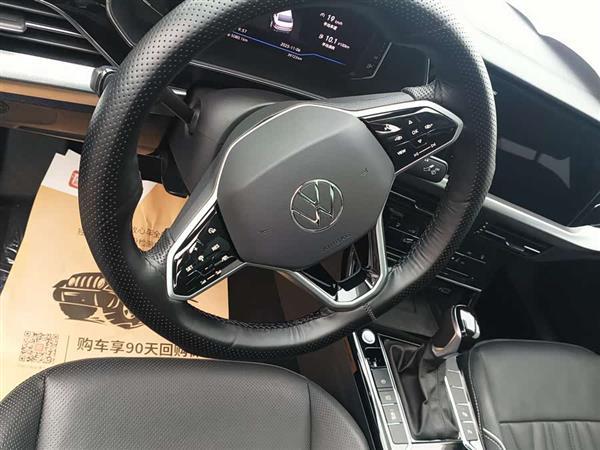 帕萨特 2022款 330TSI 尊贵版