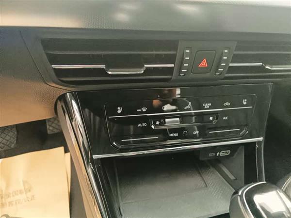 帕萨特 2022款 330TSI 尊贵版