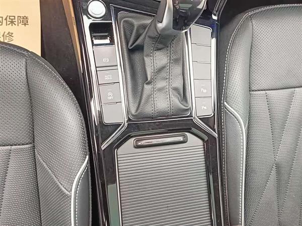 帕萨特 2022款 330TSI 尊贵版