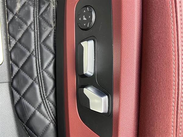 宝马X5 2023款 xDrive 30Li 尊享型M运动曜夜套装