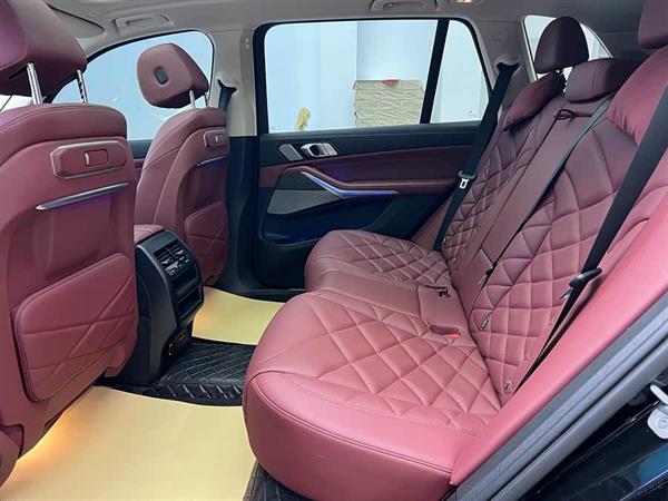 宝马X5 2023款 xDrive 30Li 尊享型M运动曜夜套装