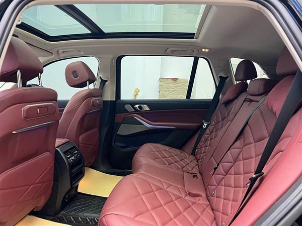宝马X5 2023款 xDrive 30Li 尊享型M运动曜夜套装