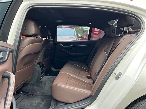 宝马5系 2022款 530Li 领先型 M运动套装