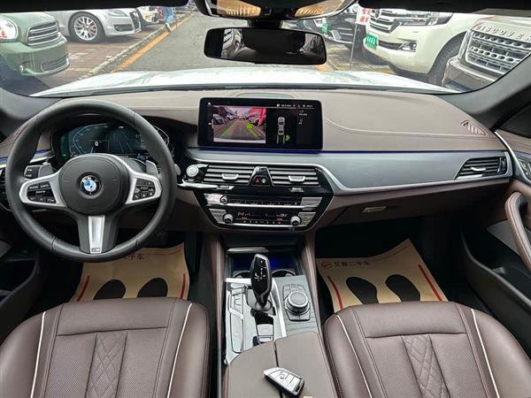 宝马5系 2022款 530Li 领先型 M运动套装
